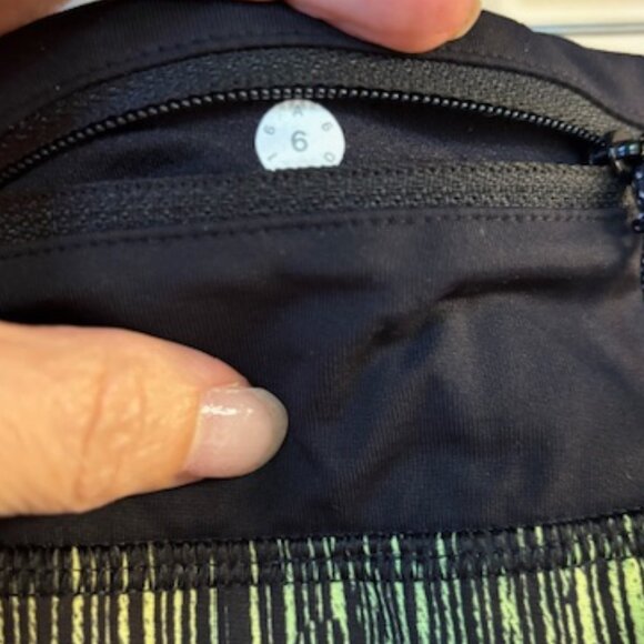 Lululemon Neon Green and Black Speed Up Shorts, low rise, 2.5, Size 6 - Picture 2 of 3